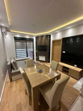 Balkan Square Apartment S15